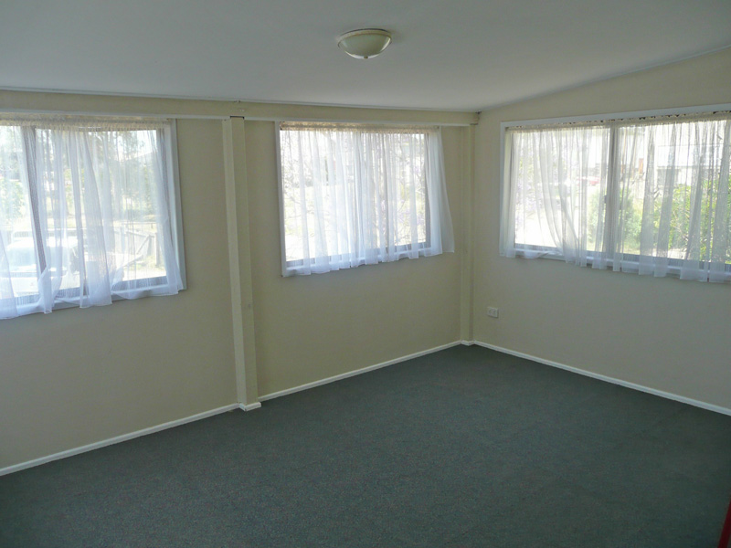 HANDY TO WORK? Picture 3