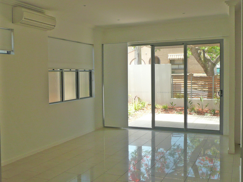 TOWNHOUSE LIVING Picture 3