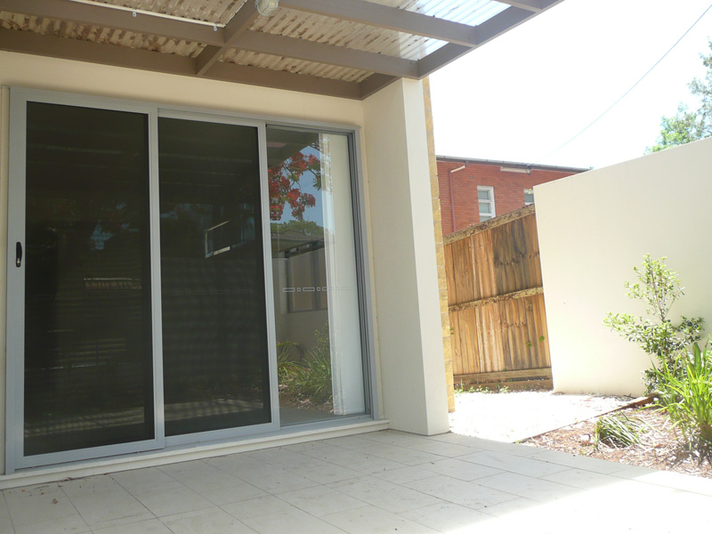 TOWNHOUSE LIVING Picture 2