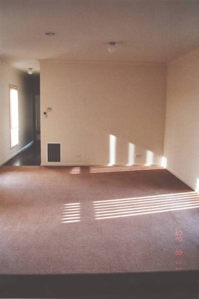 NEAR NEW TOWNHOUSE Picture 2