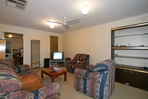 CLOSE TO UNI Picture