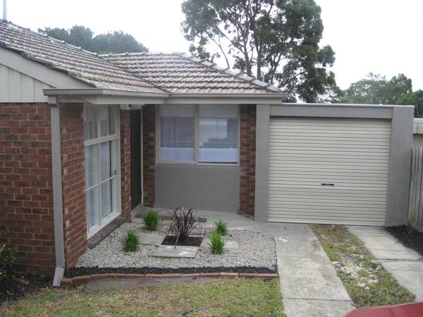 TWO BEDROOM BEAUTIFULLY RENOVATED UNIT Picture 1