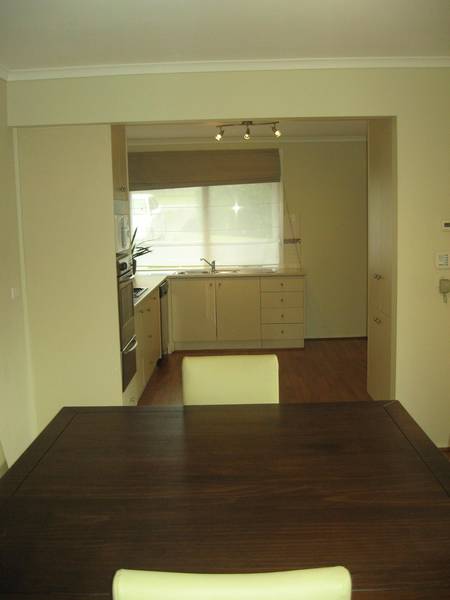 TWO BEDROOM BEAUTIFULLY RENOVATED UNIT Picture 3