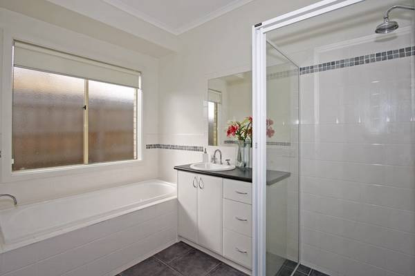 BEAUTIFUL HOME WITH STYLE Picture 3