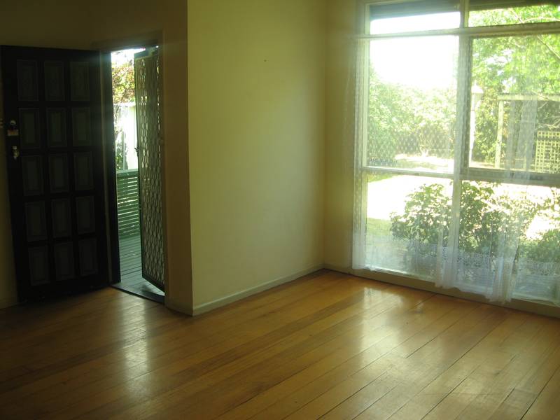 2 BEDROOM HOME CLOSE TO CBD! Picture 2