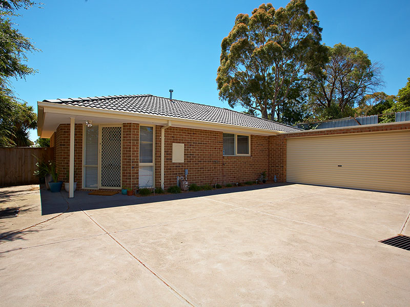 FULLY RENOVATED AND READY TO GO Picture 1