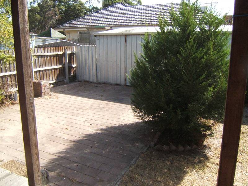 COUNTRY CHARM IN FRANKSTON SOUTH HIGH SCHOOL ZONE Picture