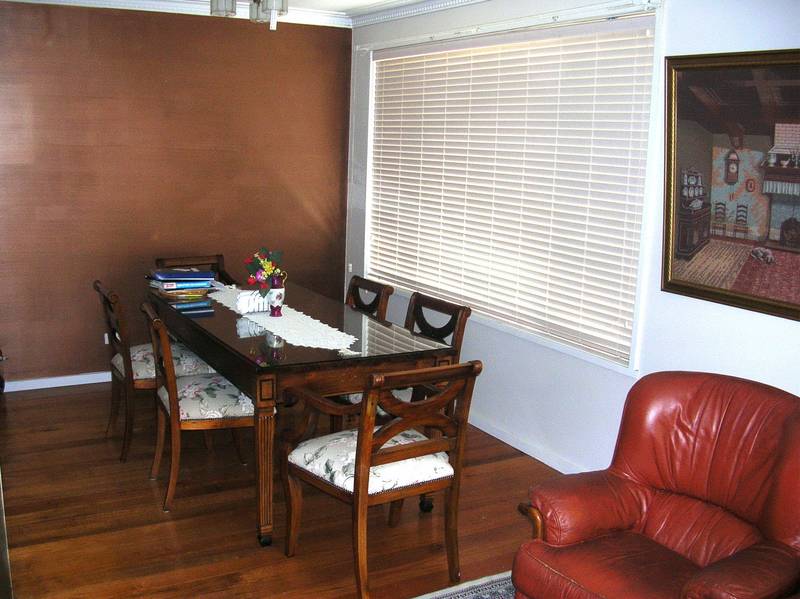 4 BEDROOMS IN THE ZONE Picture 3