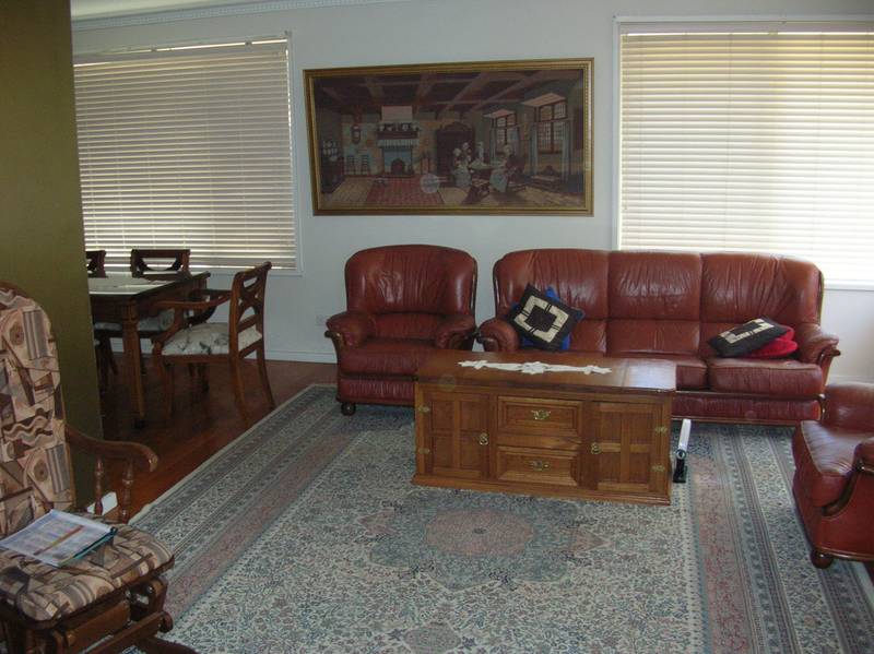 4 BEDROOMS IN THE ZONE Picture 2