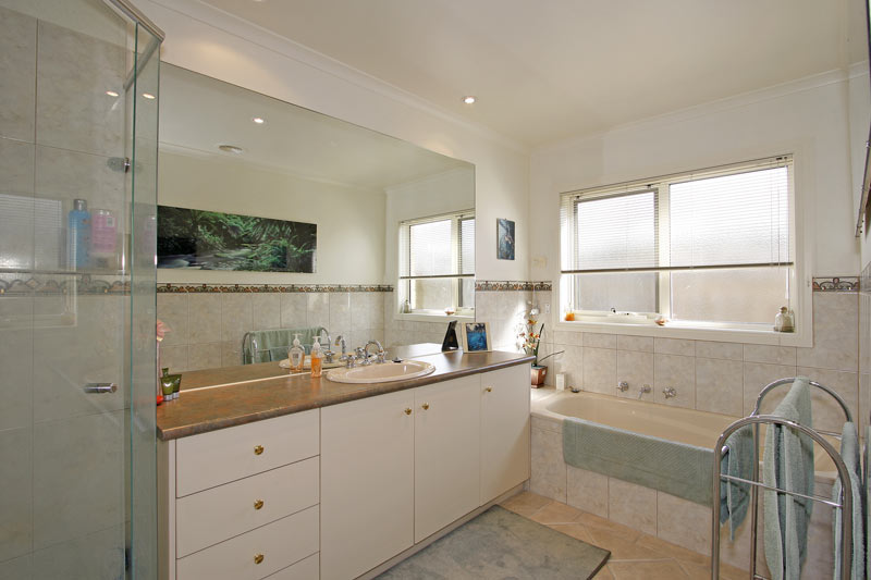 ROOM TO MOVE - MOVE TO ROOM Picture 3