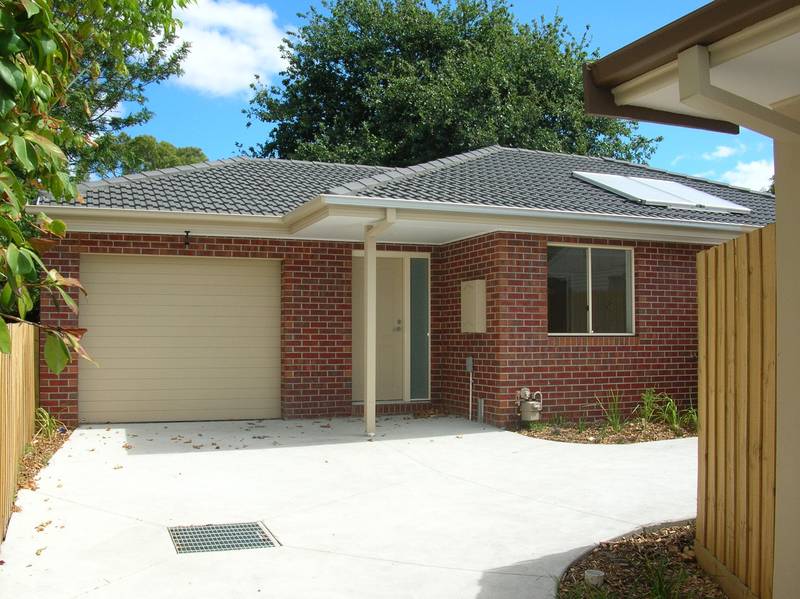 IS THIS THE BEST 2 BEDROOM UNIT WITHIN WALKING DISTANCE TO FRANKSTON CBD??? Picture 1