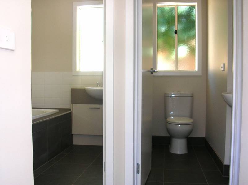 IS THIS THE BEST 2 BEDROOM UNIT WITHIN WALKING DISTANCE TO FRANKSTON CBD??? Picture 3