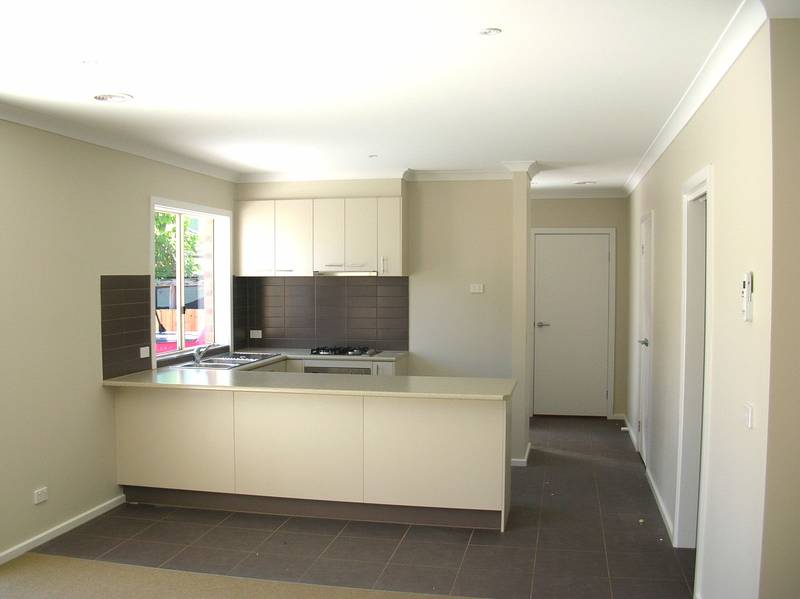 IS THIS THE BEST 2 BEDROOM UNIT WITHIN WALKING DISTANCE TO FRANKSTON CBD??? Picture 2