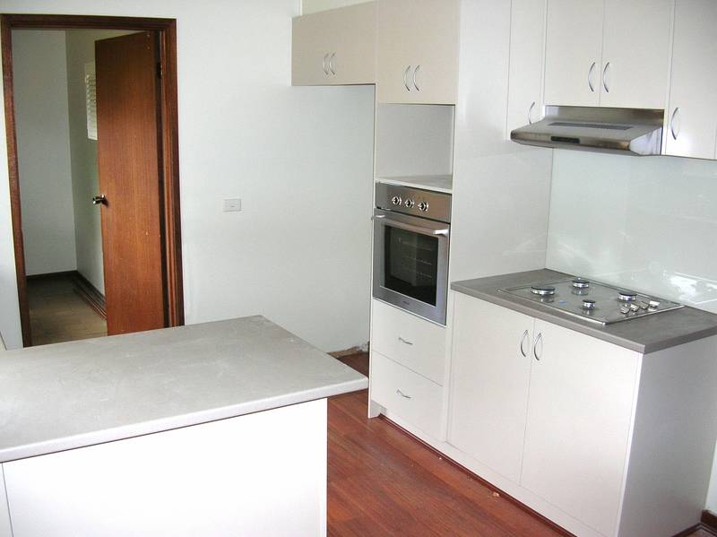 A UNIT ON A HOUSE-SIZED BLOCK Picture 2