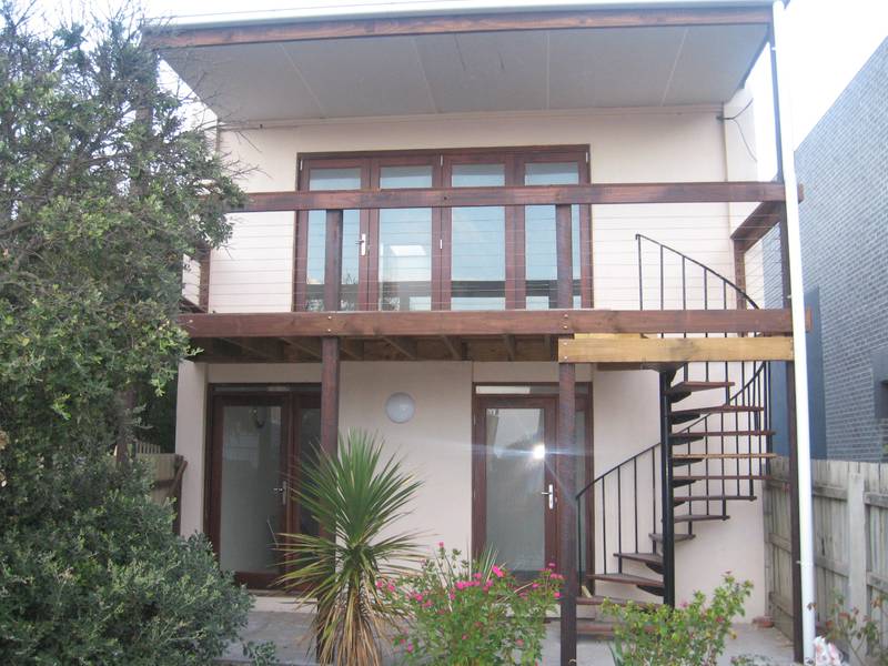 Waterfront Lifestyle Picture 1