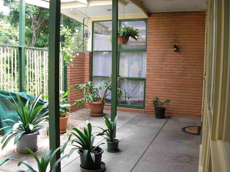 Three bedroom family home Picture