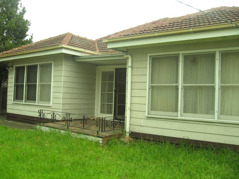 LOCATION LOCATION LOCATION-
GREAT FAMILY LIVING Picture