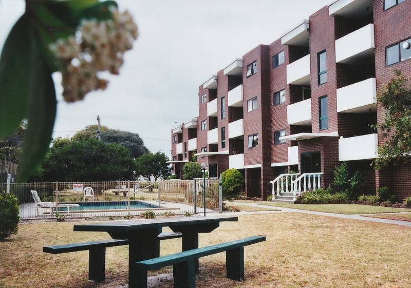 BEACHSIDE BRILLIANCE Picture 1