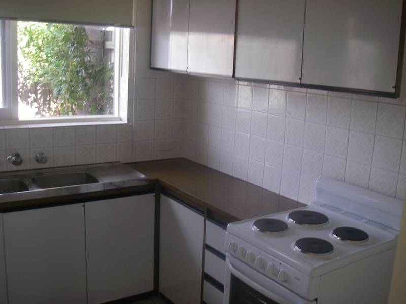 LIGHT & BRIGHT WITH VIEWS OF THE BAY Picture 3