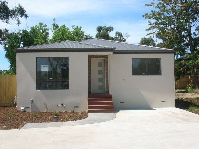 EXCLUSIVE LIVING!! Picture 1