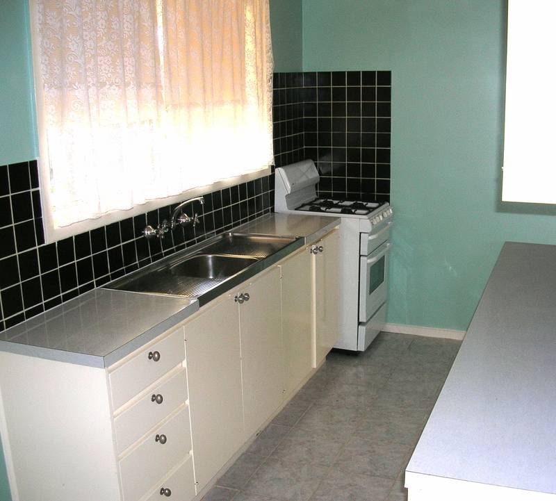 INVESTORS/FIRST HOME BUYERS!!! Picture 2