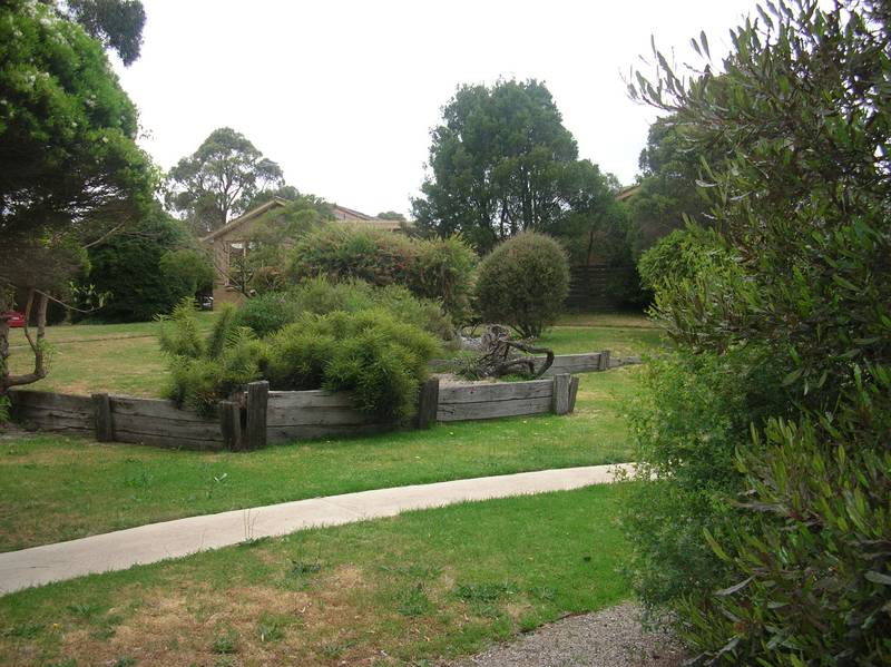 TWO STOREY TOWNHOUSE Picture 2