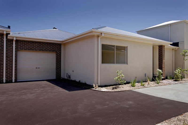 WHAT A GREAT TOWNHOUSE!! Picture 1