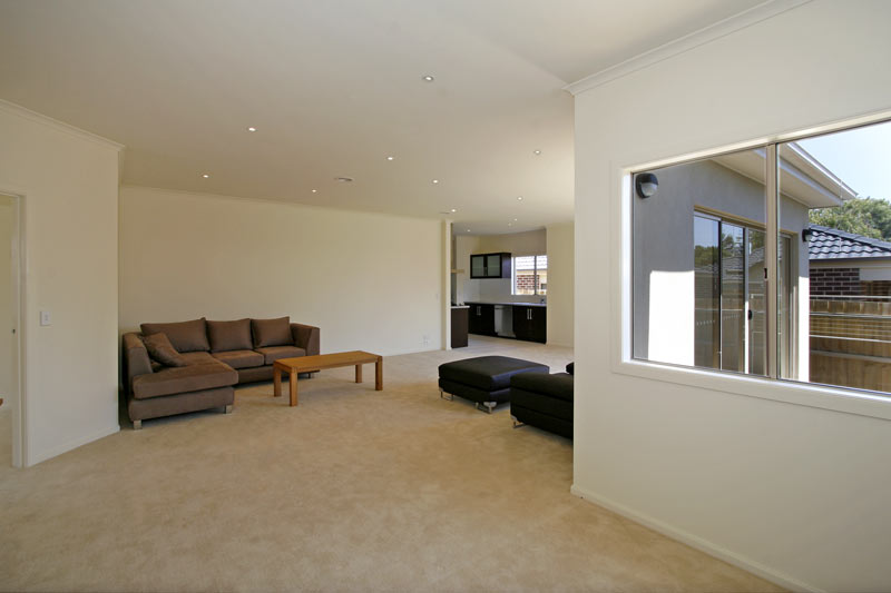 WHAT A GREAT TOWNHOUSE!! Picture 3