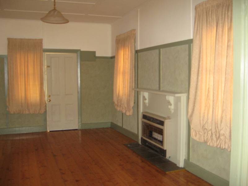 CENTRAL LOCATION FOR THE FAMILY Picture 2