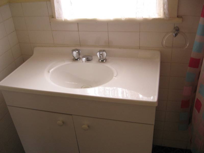 DOUBLE LOCK UP GARAGE Picture