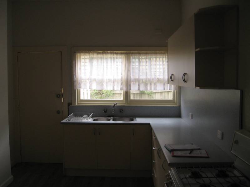 DOUBLE LOCK UP GARAGE Picture