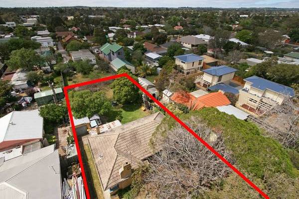 THE GOLDEN MILE Picture 2