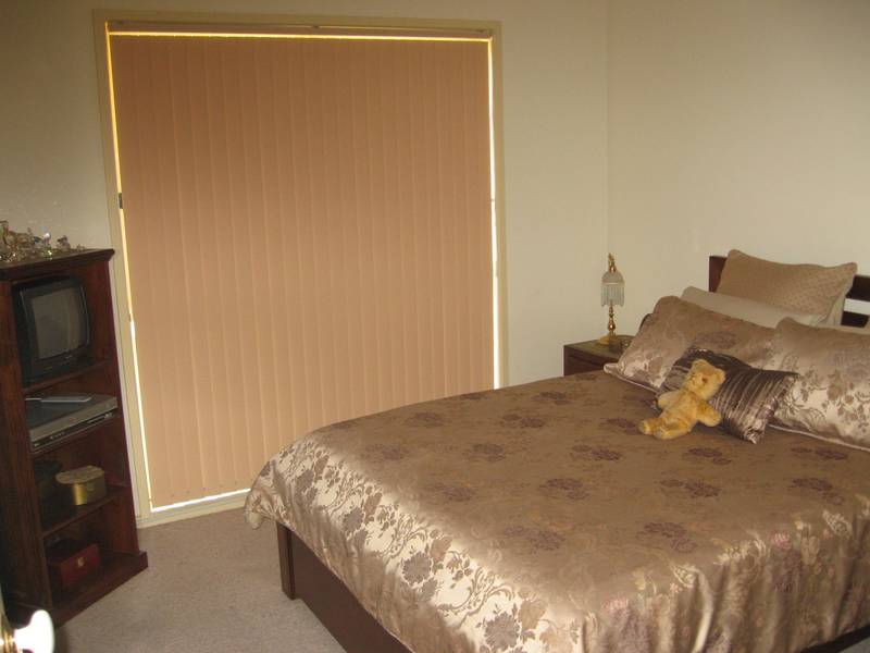 IMMACULATE TOWNHOUSE Picture 2