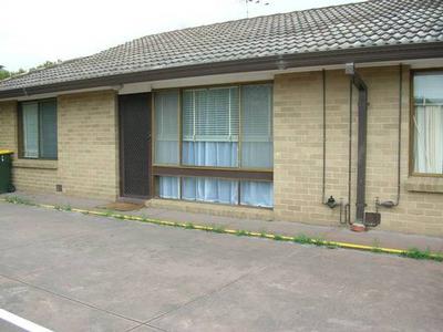 CLOSE TO PUBLIC TRANSPORT Picture