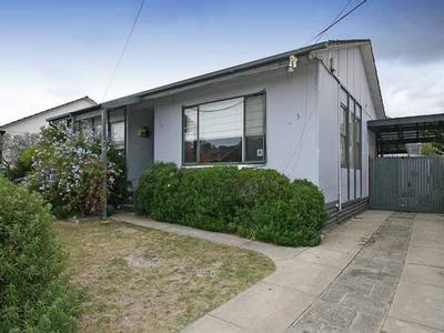 LET ME ENTERTAIN YOU Picture