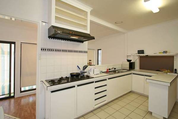 CENTRAL LIVING Picture 3