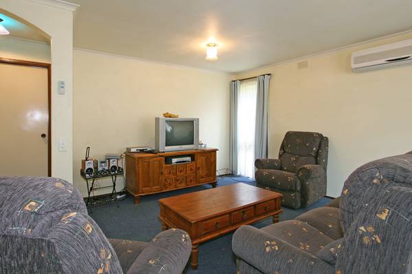 LOCATION, LOCATION Picture 3