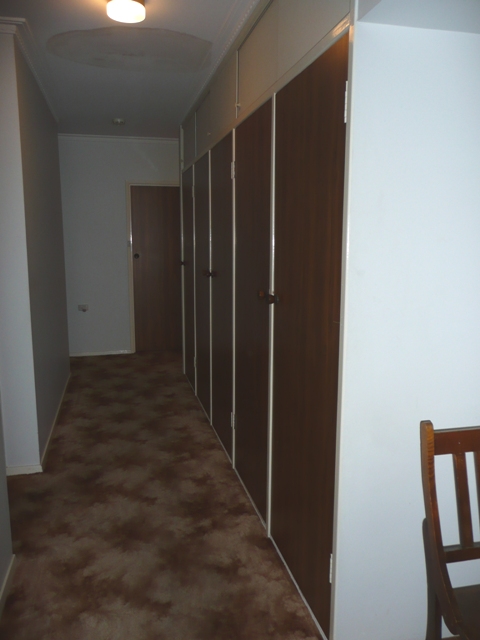 CLASSIC HOME CLOSE TO TOWN CENTRE Picture 3