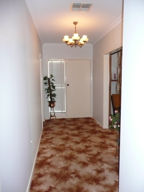 CLASSIC HOME CLOSE TO TOWN CENTRE Picture 2