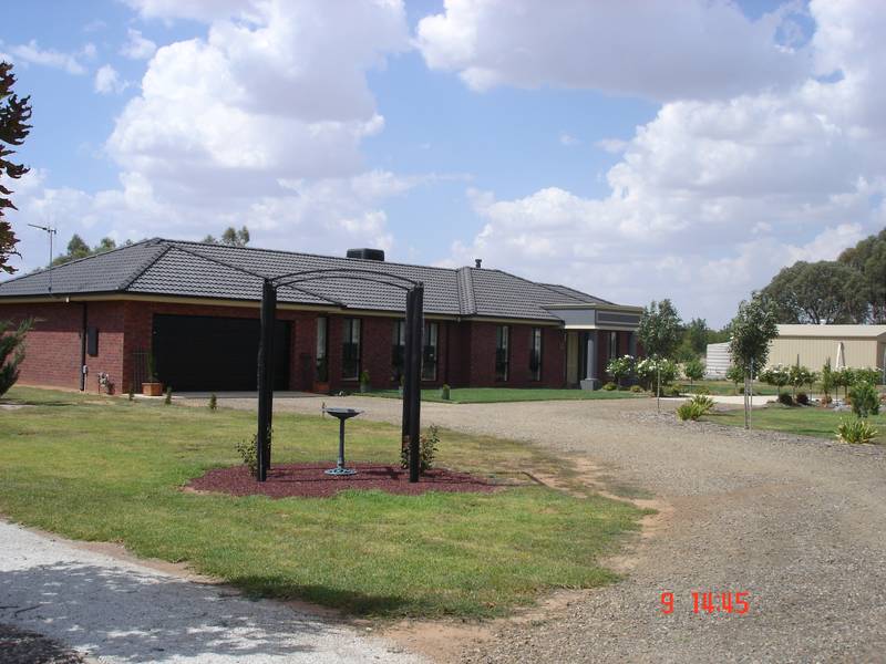 SINGLE LEVEL LUXURY Picture 1