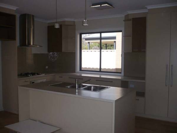 STYLISH CONTEMPORARY MULWALA TOWNHOUSES Picture 2