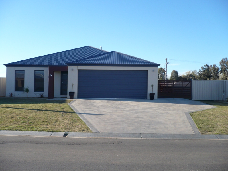 Full of features Picture 1