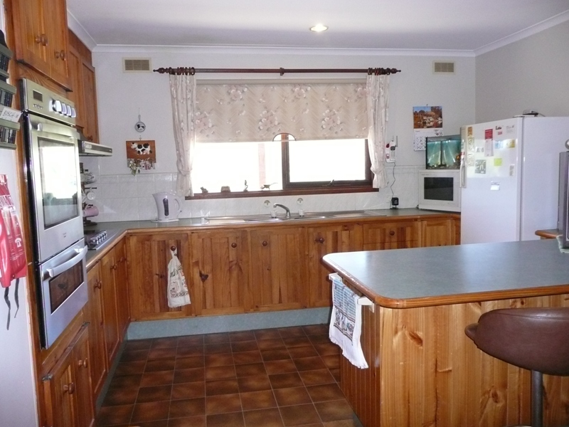 Home Amongst the Gum Trees Picture 3