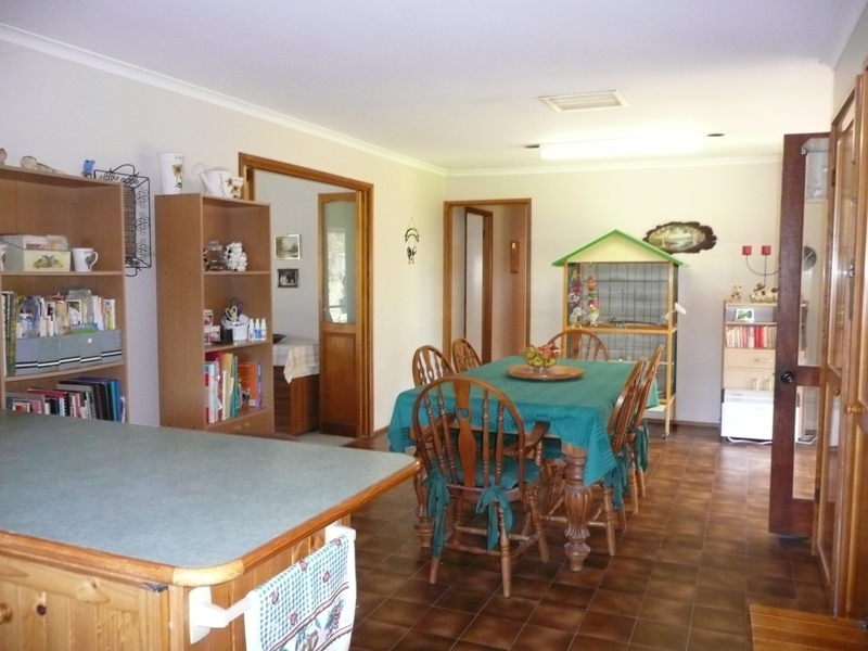 Home Amongst the Gum Trees Picture 2