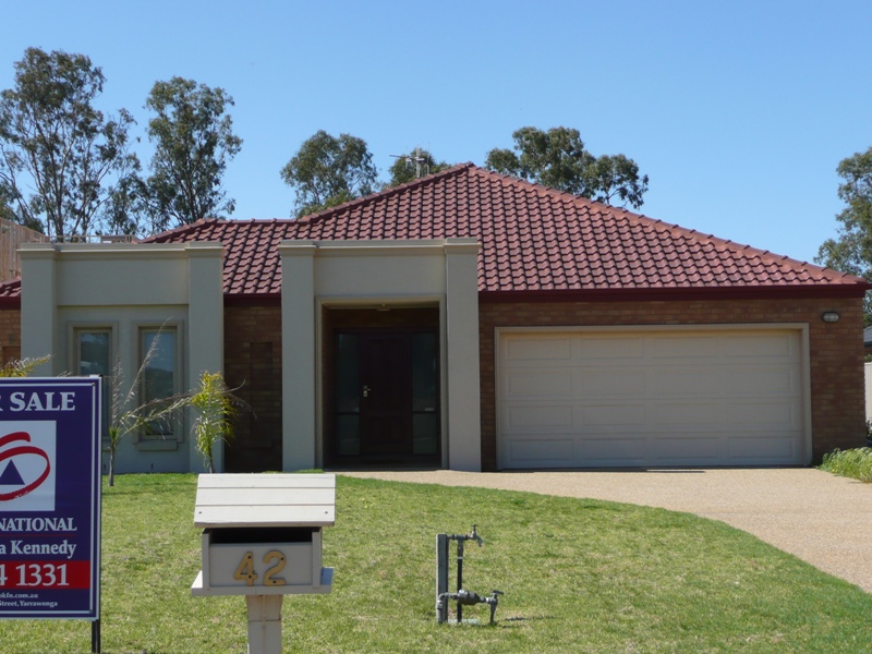 WATER FRONTAGE Picture 1