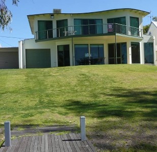BUNDALONG WATERFRONT RETREAT Picture