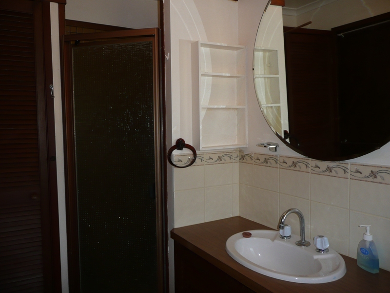 READY TO MOVE IN OR LEASE! Picture 2