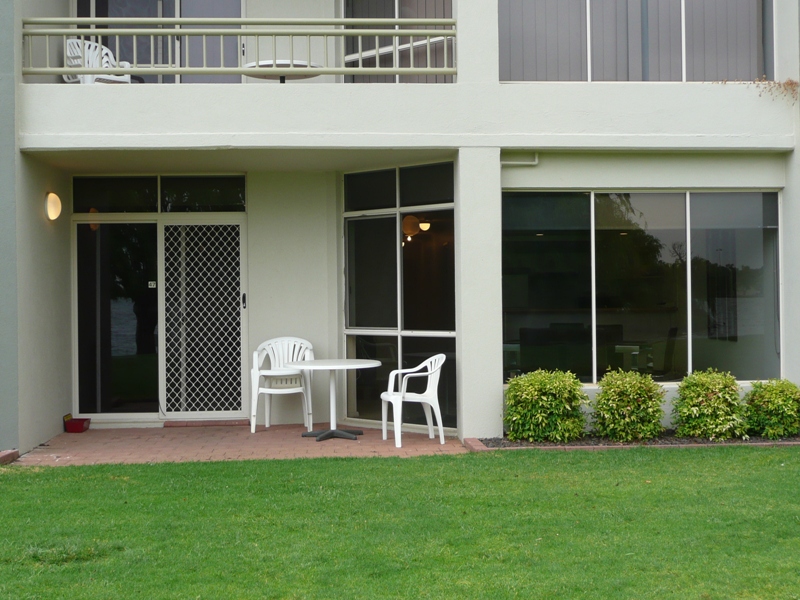 BARGAIN WATERFRONT BUY - REDUCED TO SELL Picture 2