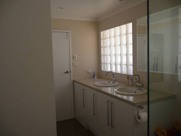 LAKE FRONTAGE Picture 3