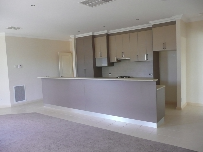 CONTEMPORARY TOWNHOUSE LIVING Picture 3